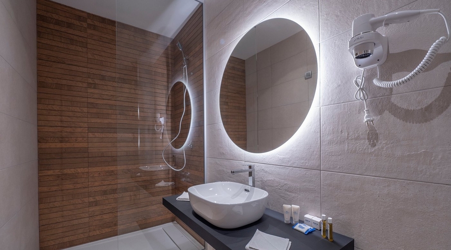 Hotel Montenegro Beach Resort — bathroom