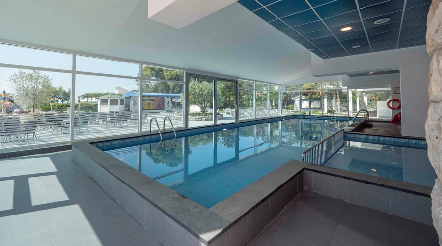 Hotel Montenegro Beach Resort — poolIndoor