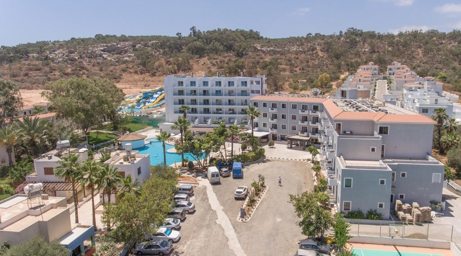 Narcissos Waterpark Resort — frontage