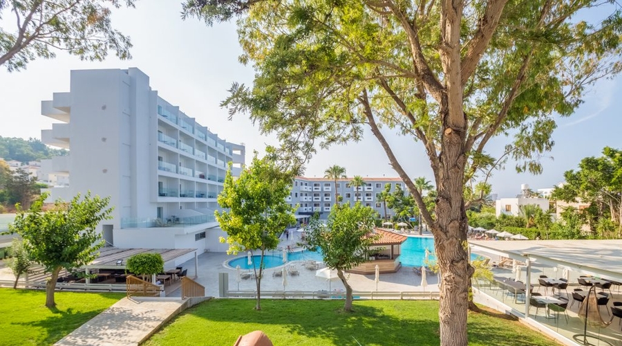 Narcissos Waterpark Resort — building