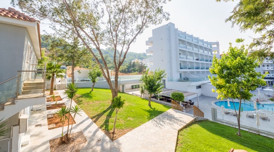 Narcissos Waterpark Resort — frontage