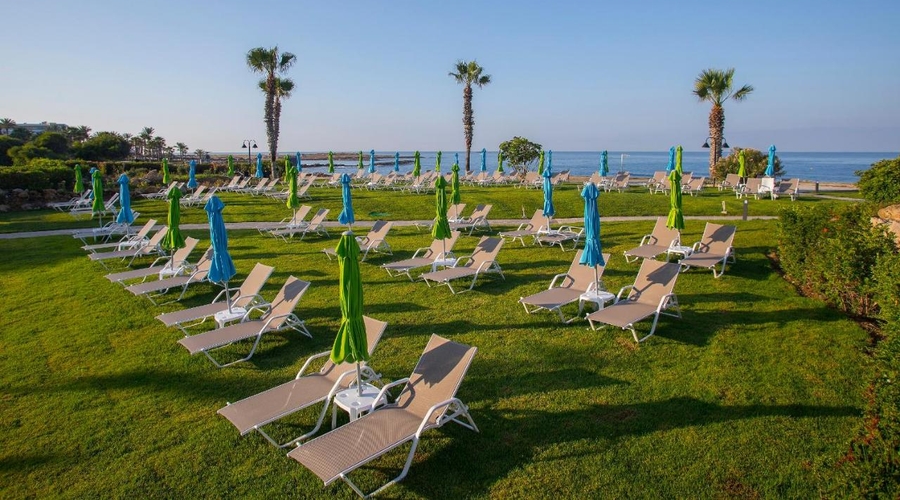 Leonardo Cypria Bay Hotel — garden