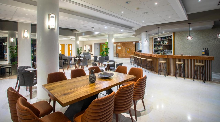 Leonardo Cypria Bay Hotel — bar