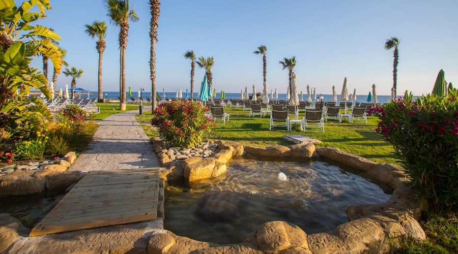 Leonardo Cypria Bay Hotel — garden