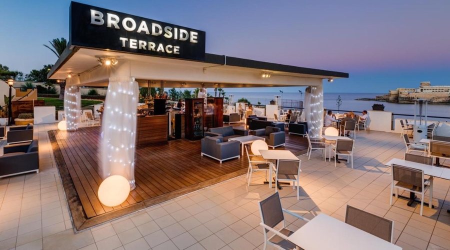 Corinthia St George's Bay — bar
