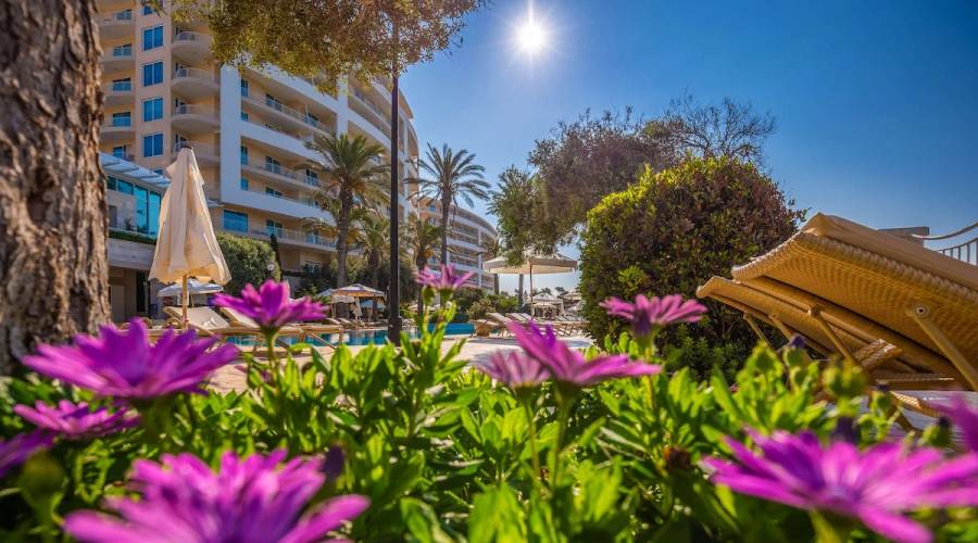 Radisson Blu Resort & Spa, Malta Golden Sands — garden