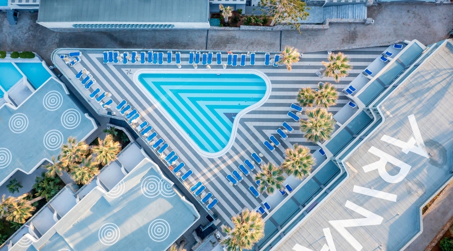 Arina Beach Resort — pool