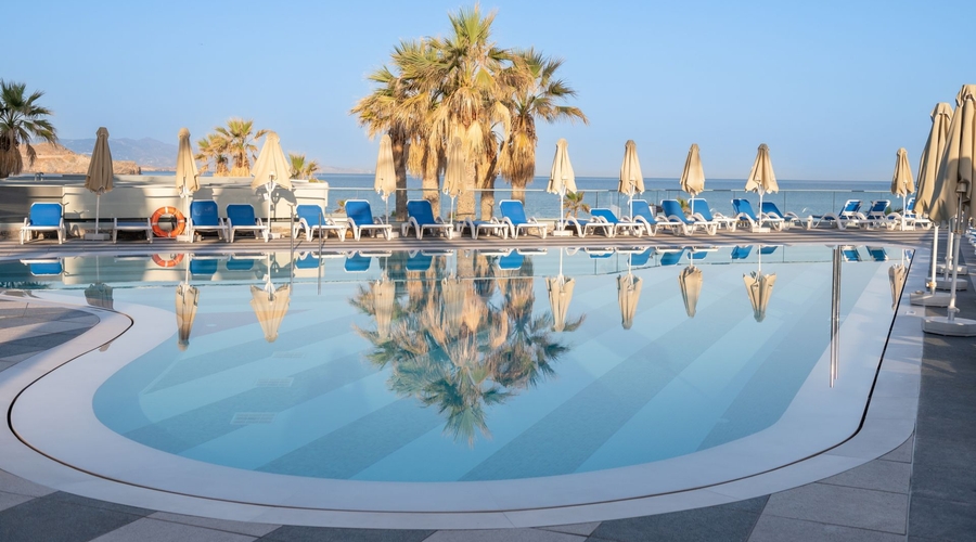 Arina Beach Resort — pool