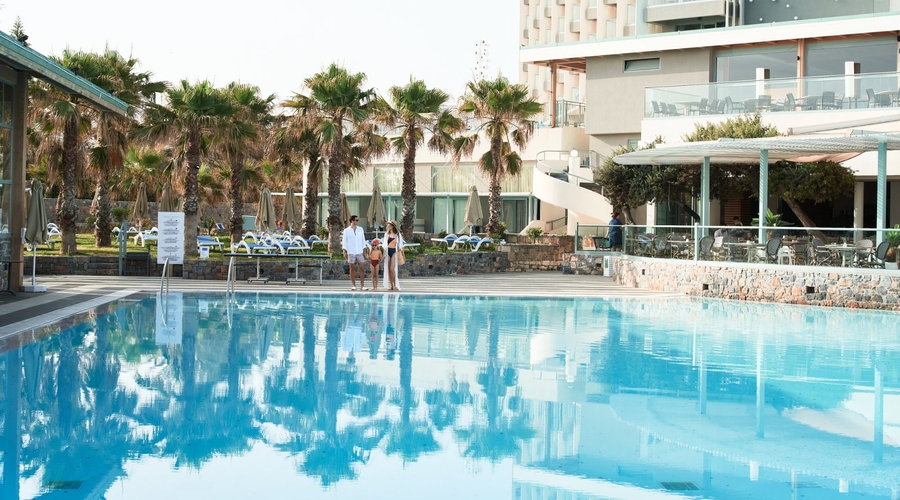 Arina Beach Resort — pool