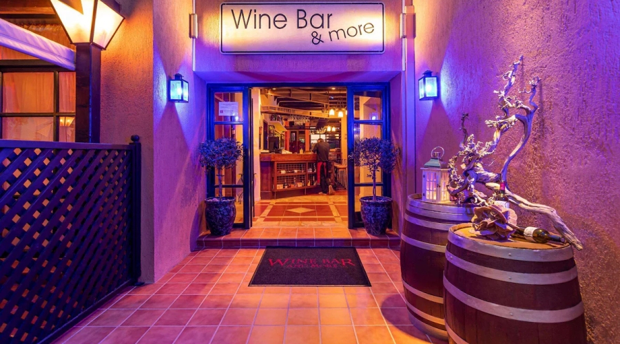 Anissa Beach & Village Hotel — bar