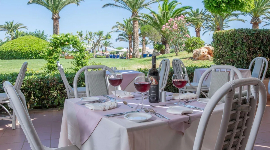 Anissa Beach & Village Hotel — restaurant