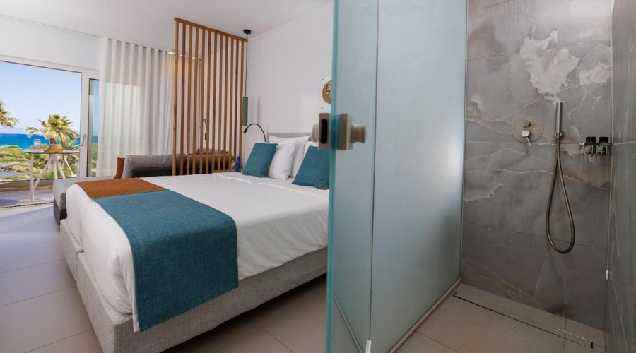 Anissa Beach & Village Hotel — bathroom