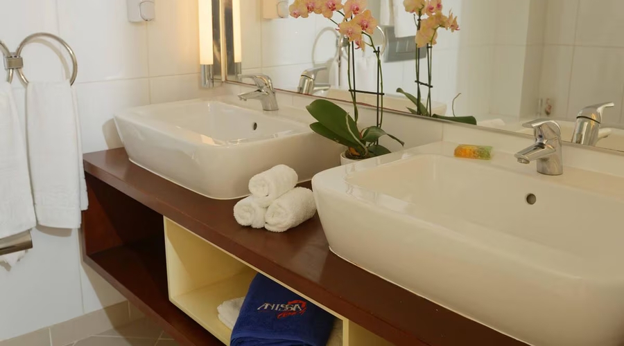 Anissa Beach & Village Hotel — bathroom