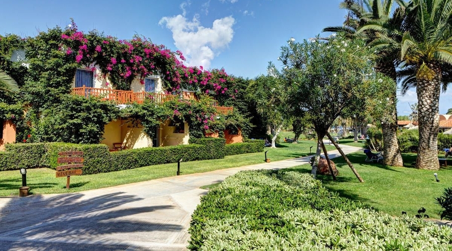 Anissa Beach & Village Hotel — garden