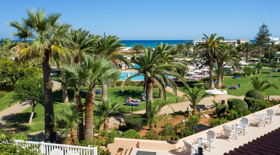Anissa Beach & Village Hotel — garden