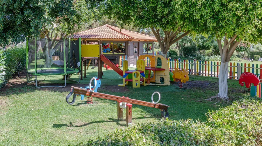 Anissa Beach & Village Hotel — playarea