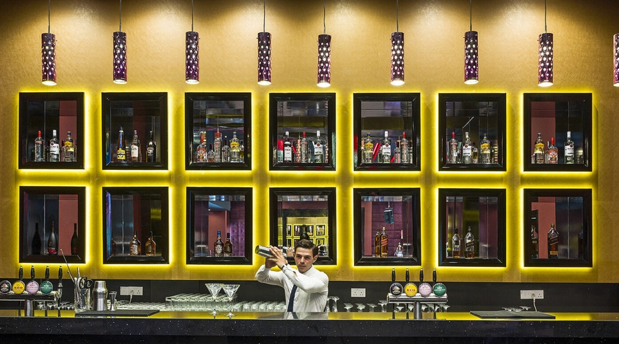 Olympic Lagoon Resorts, Paphos — bar