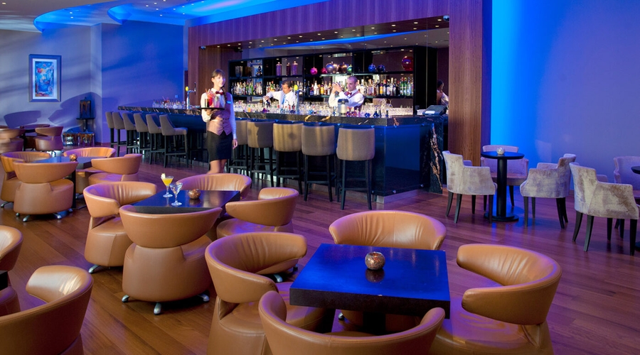 Olympic Lagoon Resorts, Paphos — bar