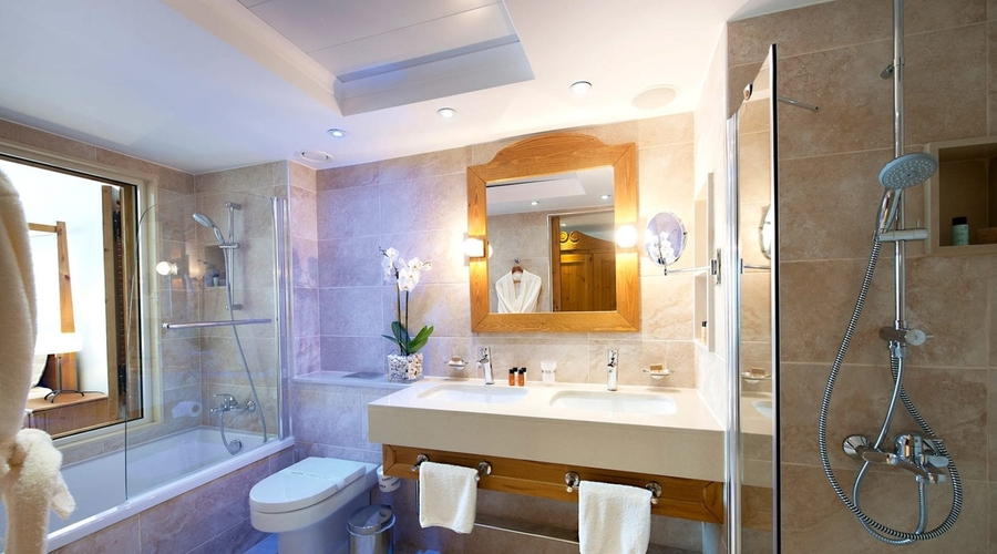 Olympic Lagoon Resorts, Paphos — bathroom