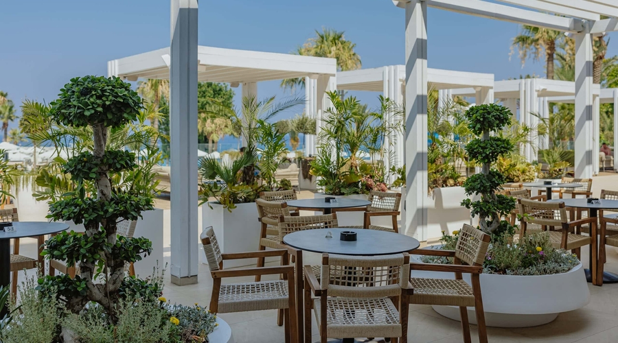 The Golden Coast Beach Hotel — restaurant