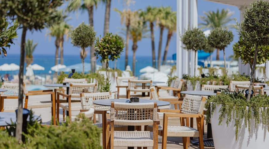 The Golden Coast Beach Hotel — restaurant