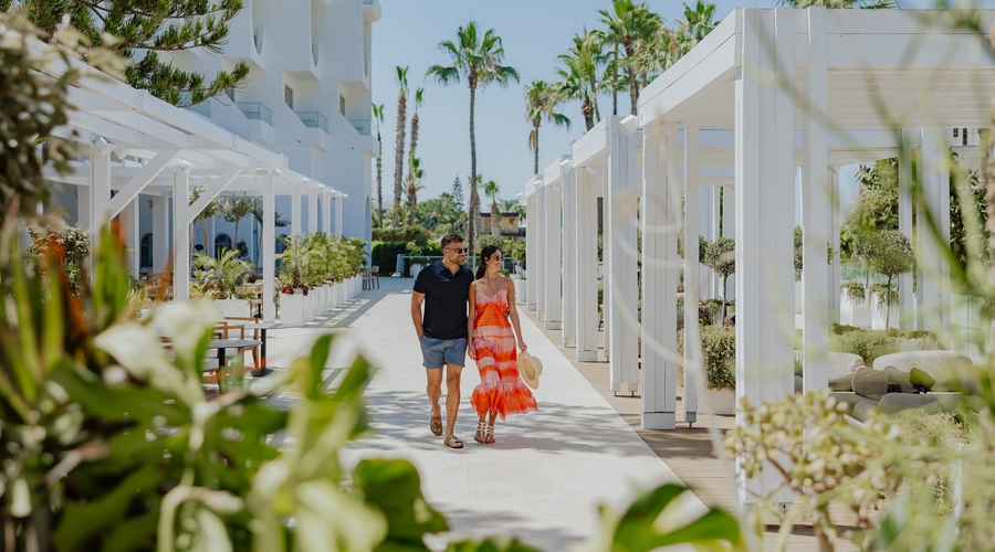 The Golden Coast Beach Hotel — garden