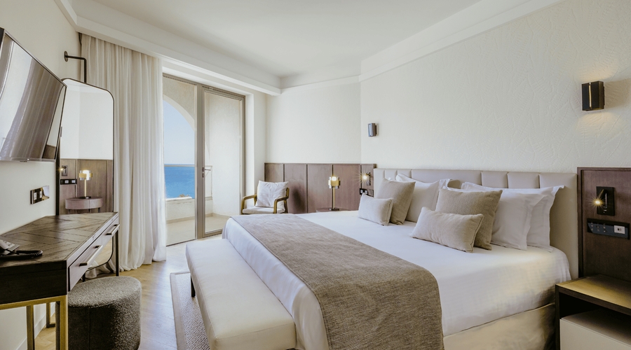 The Golden Coast Beach Hotel — room