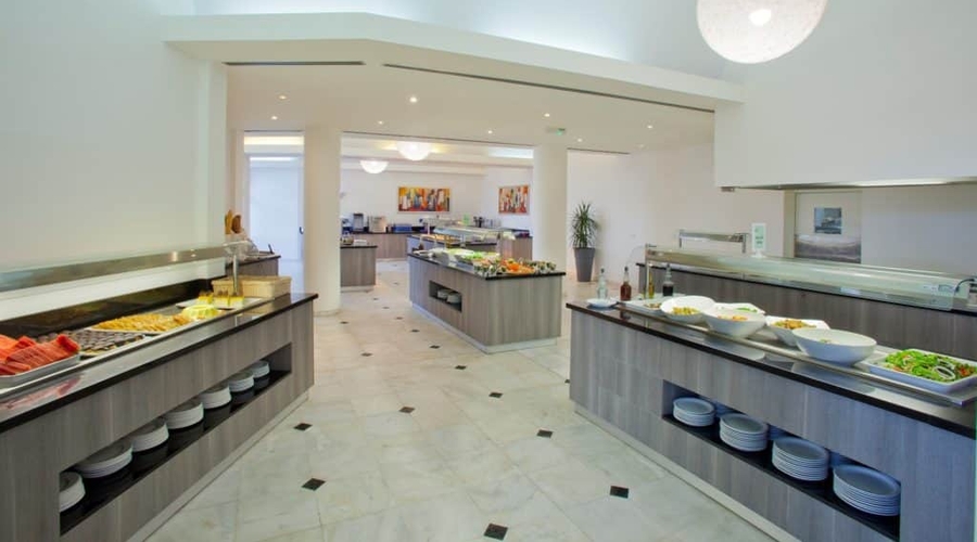 The Golden Coast Beach Hotel — restaurant