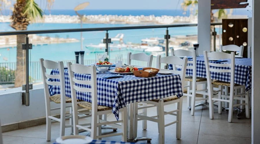 The Golden Coast Beach Hotel — restaurant