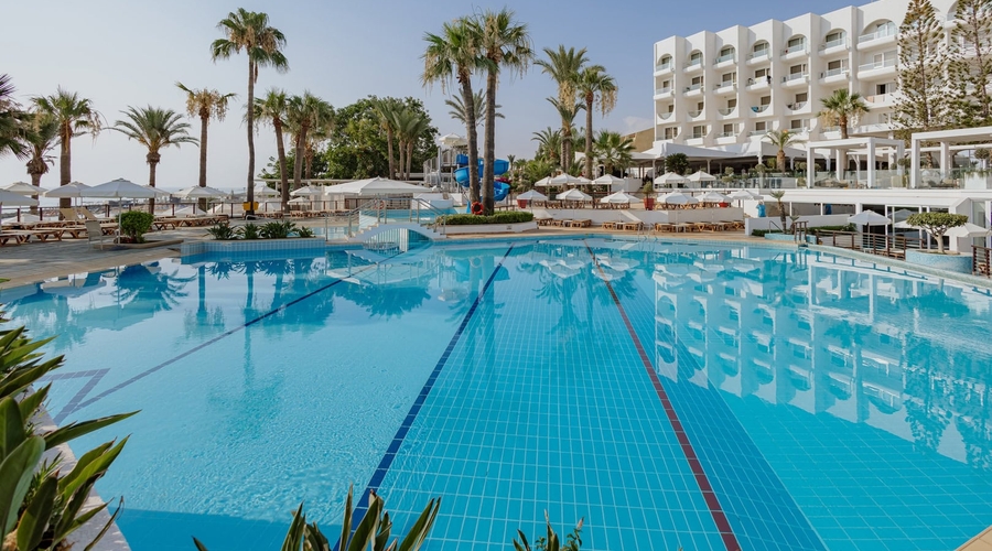 The Golden Coast Beach Hotel — pool