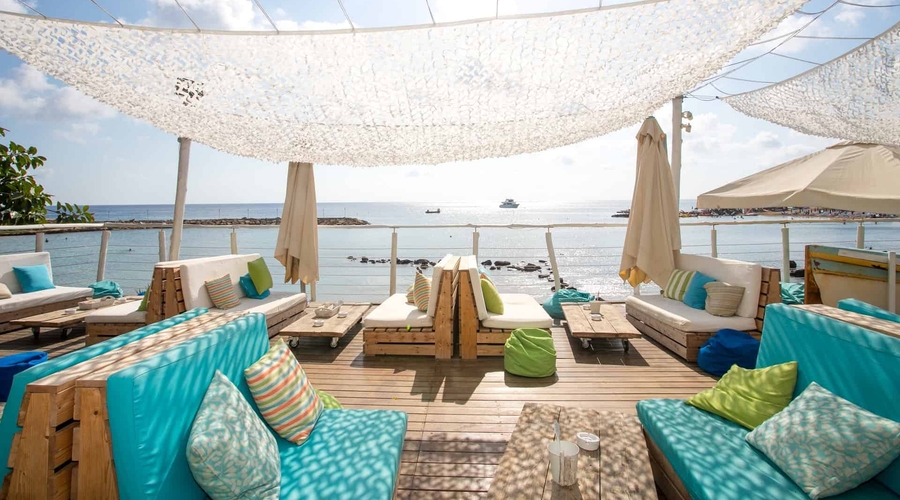 The Golden Coast Beach Hotel — bar