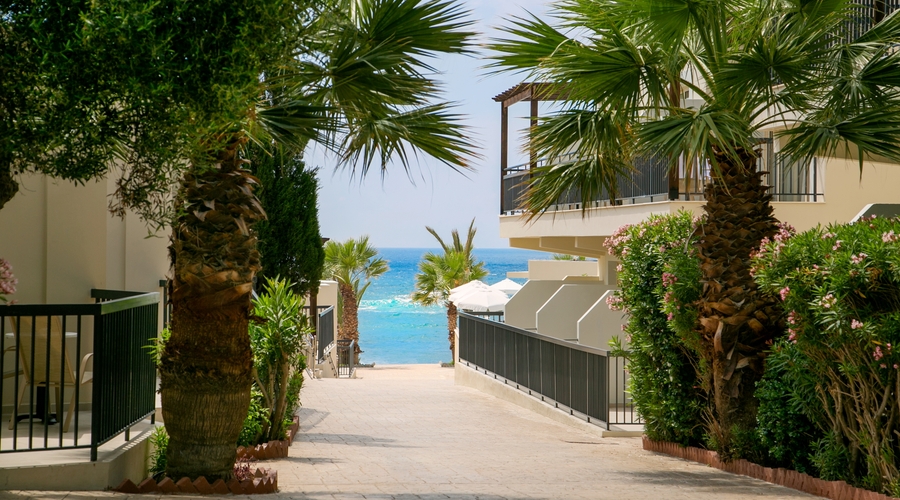 Louis Paphos Breeze — garden