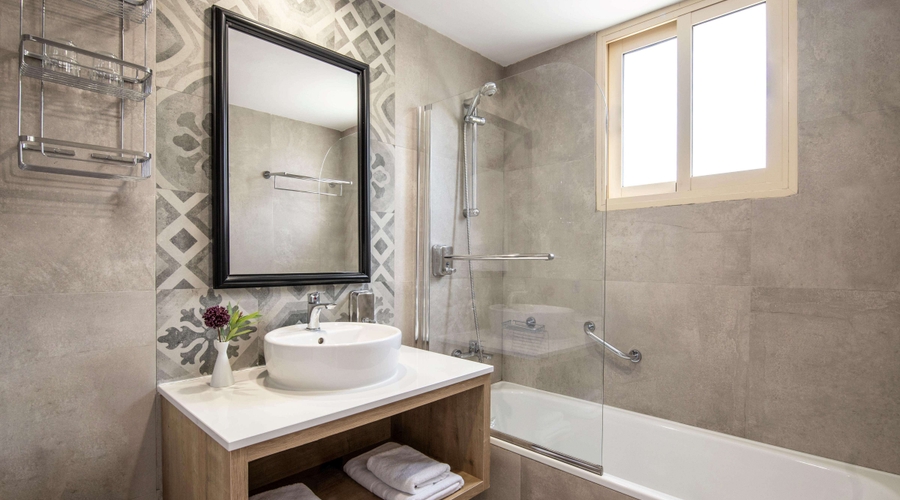 Louis Paphos Breeze — bathroom