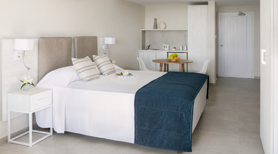 Louis Paphos Breeze — room