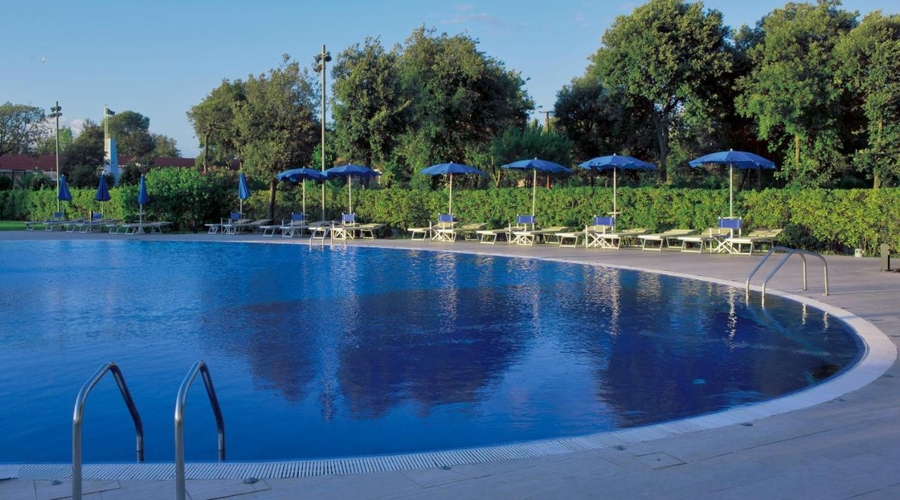 TH Tirrenia Green Park Resort — pool