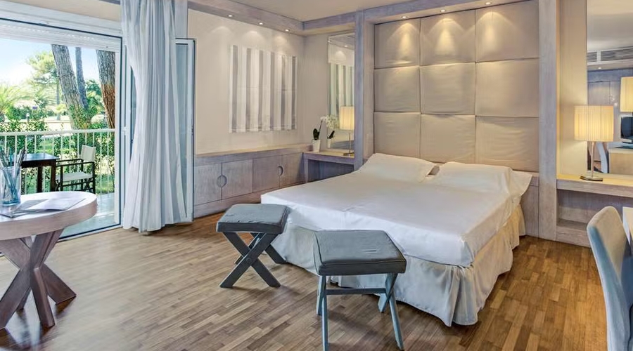 TH Tirrenia Green Park Resort — room
