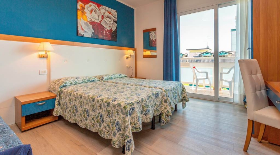 Hotel D'Annunzio — room