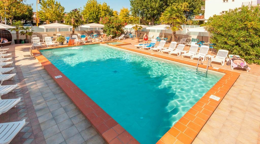Hotel D'Annunzio — pool