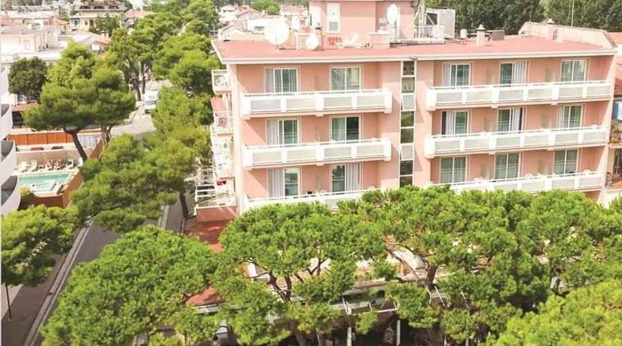 Hotel D'Annunzio — building