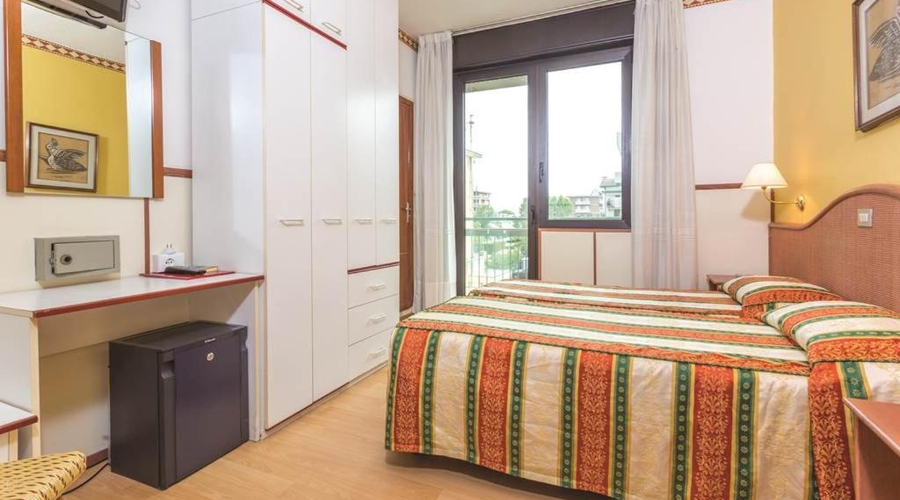Hotel Harry's — room
