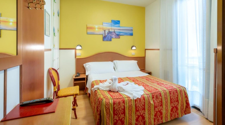 Hotel Harry's — room