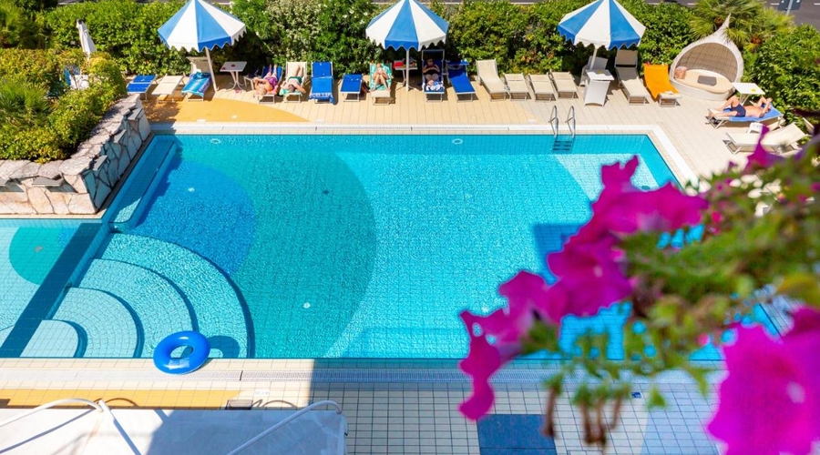 Hotel Harry's — pool