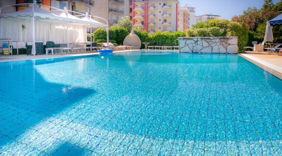 Hotel Harry's — pool
