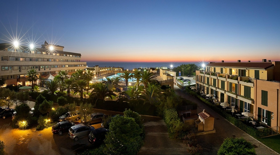Grand Hotel Continental — building