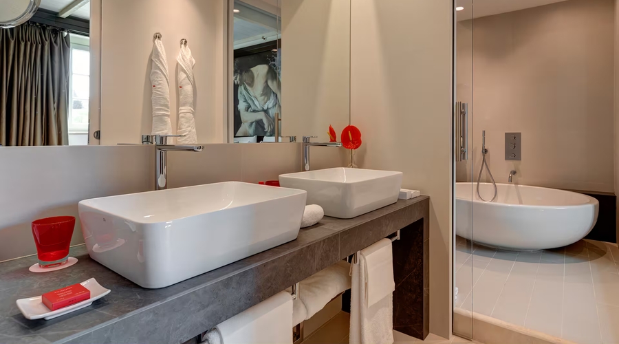 Villa Agrippina Gran Melia — bathroom
