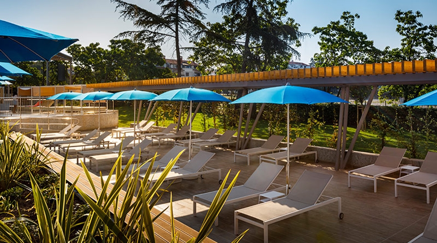 Valamar Parentino Hotel — seatingOutdoor