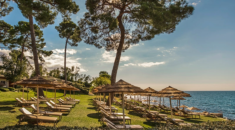 Isabella Island Resort, Valamar Collection — seatingOutdoor