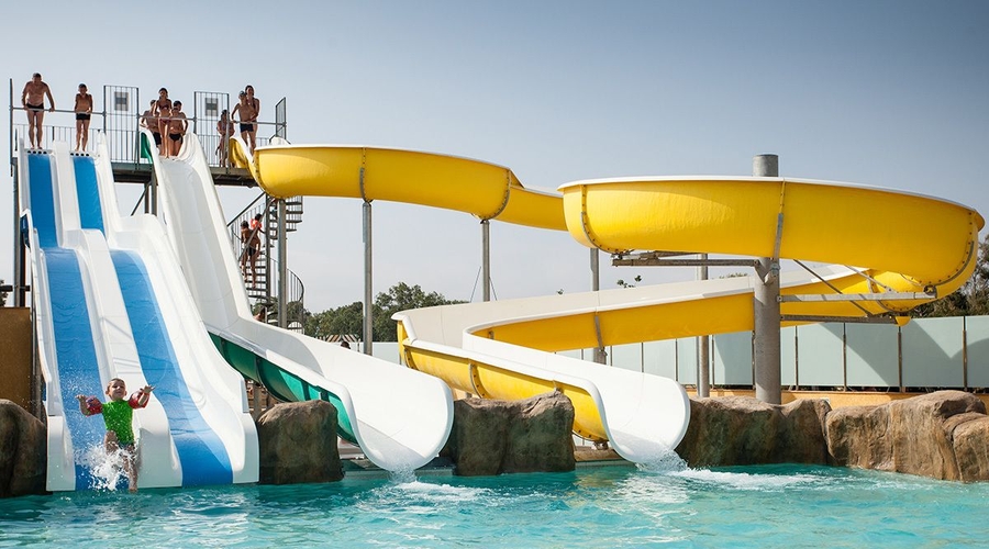 Camping Marvilla Parks - Le Soleil De La Mediterranee — waterslidesOlder