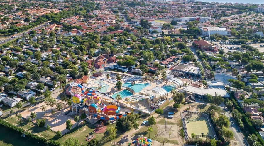 Camping Marvilla Parks - Le Soleil De La Mediterranee — building