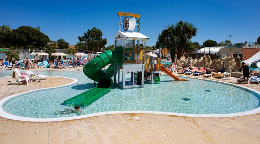 Camping Marvilla Parks - Le Soleil De La Mediterranee — waterslidesYoung